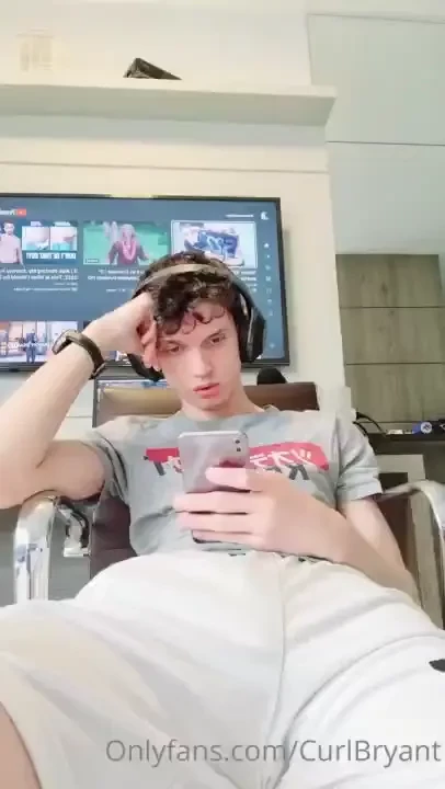 So horny after gym wish i had someone to suck me off i did it myself 