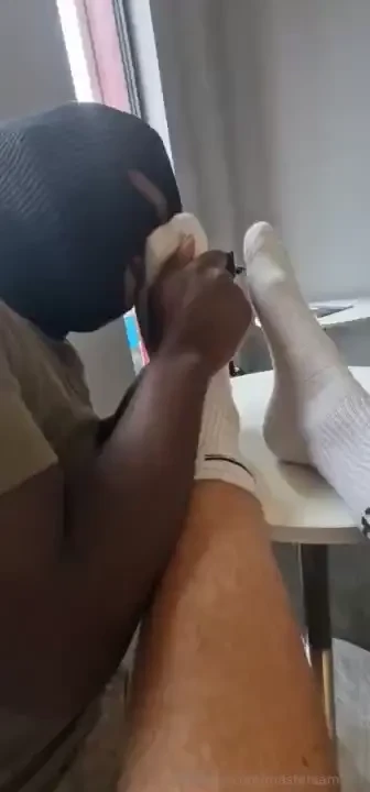 First look at my wet socks getting munched 