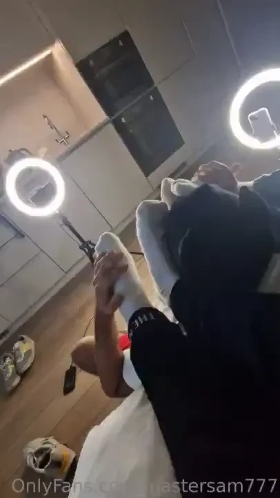 He goes in wild on them sweattty feet 