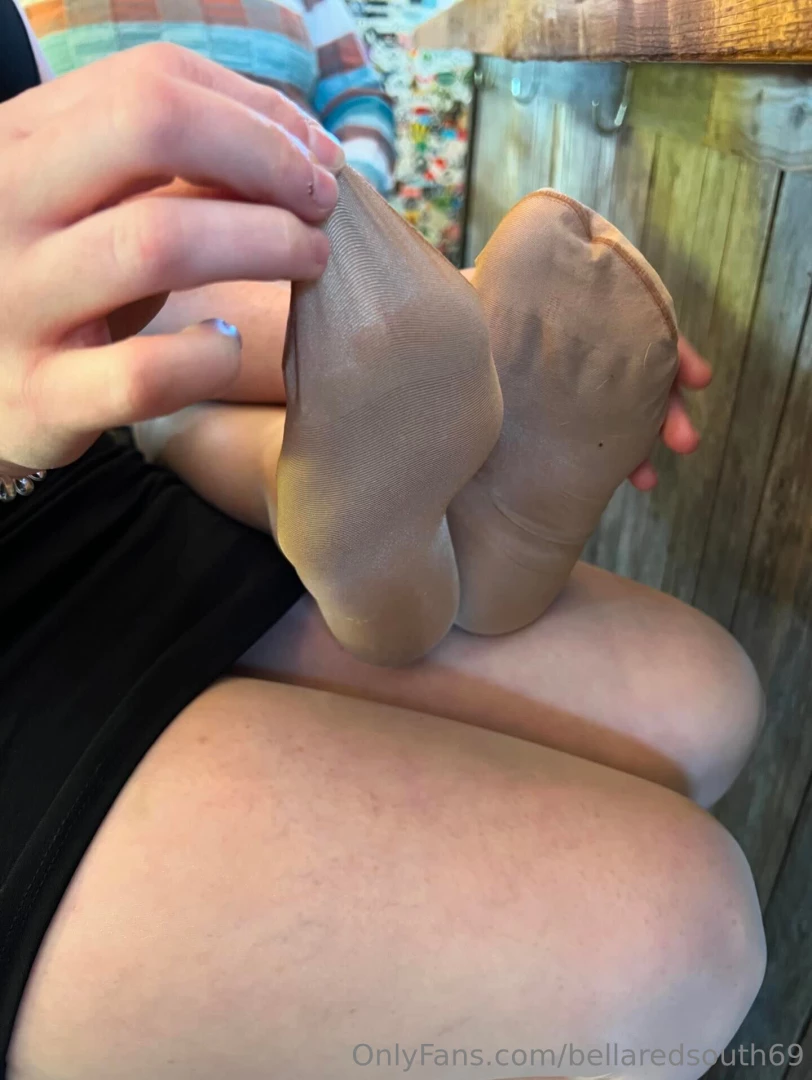 bellaredsouth69 - Don t be jealous i got to sniff and rub granitegirl hosed feet so soft part 5 