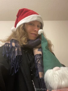 I ll be live on my vip page in 5 minutes i ve gotta get undressed now