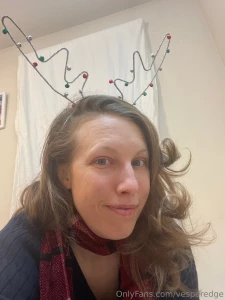 Holiday reindeer says good night