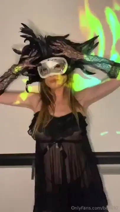 Estoy muy perrita debo estar ovulando me quieres hinchar m s los 