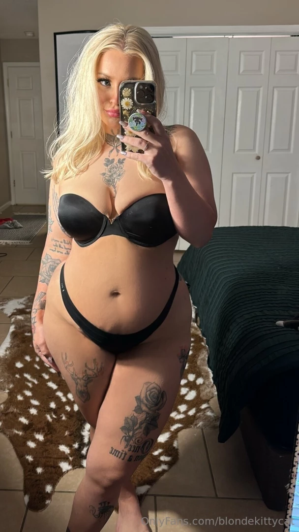 Who s ready for some late-night fun with a hot momma 