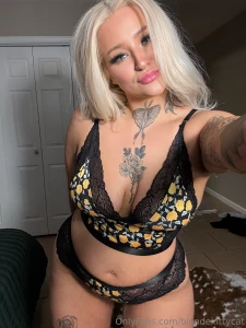 Rocking my new lingerie fancy a peek