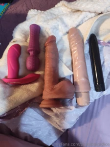 So this morning i was super horny and being single leaves me only one