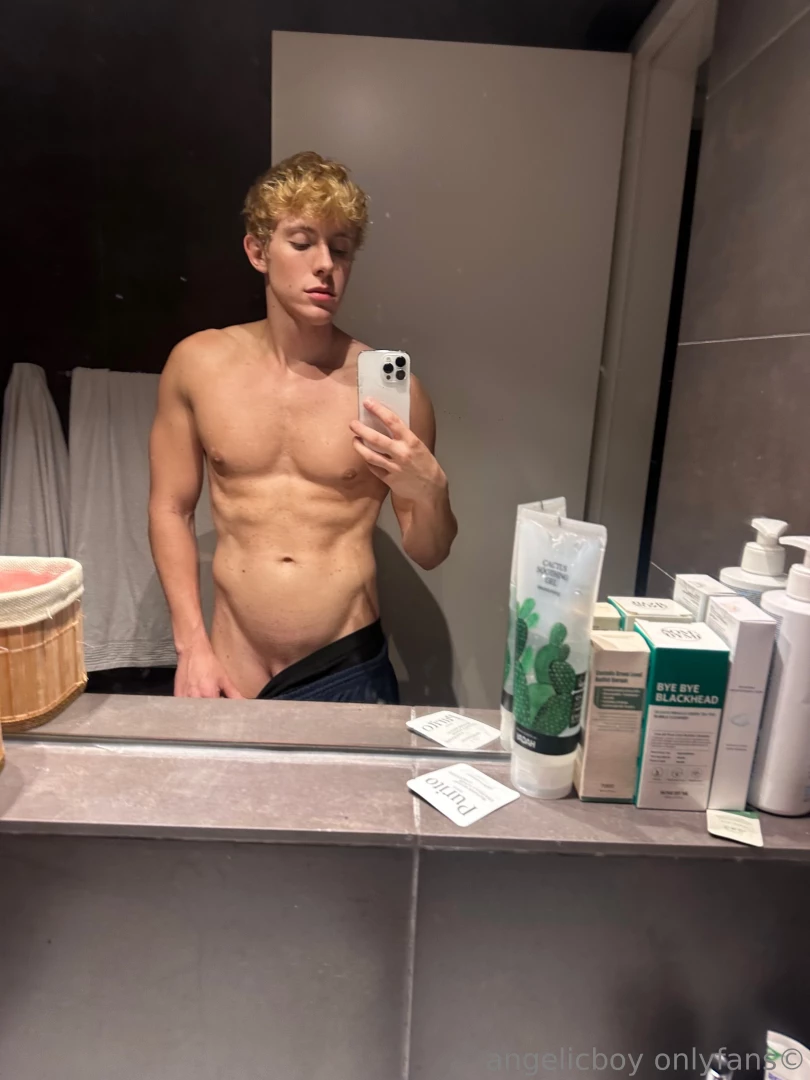 Like what you see swipe for my fat trained ass 