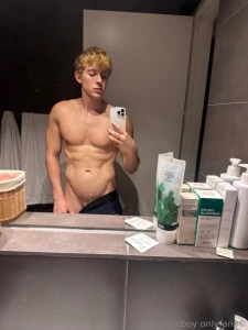 Like what you see swipe for my fat trained ass