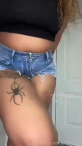 Soaking my jean shorts i loved seeing my piss stream from the back