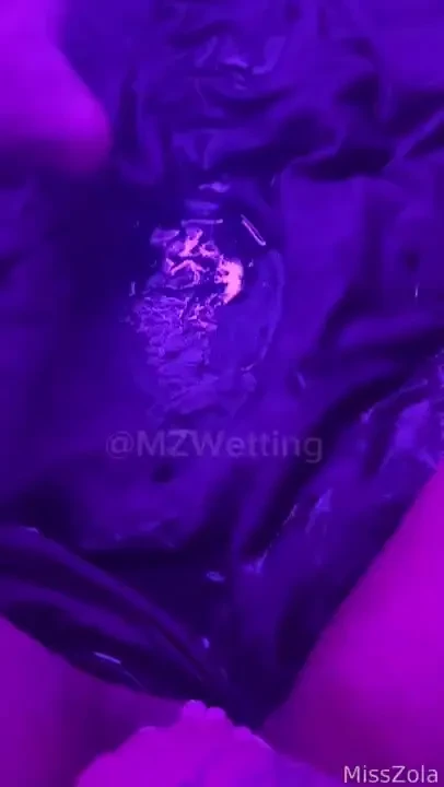 Free followers gift to celebrate hitting 2k on my new twitter someone 