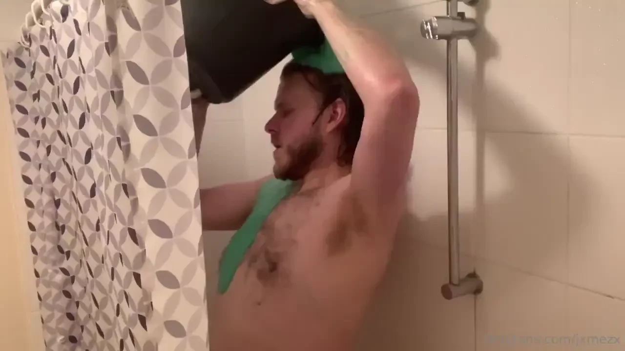 I love sliming myself it s so arousing if i do say so myself i think i 