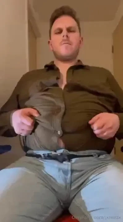 You want 6 minutes of belly button play you wanna see my fat round 