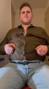 You want 6 minutes of belly button play you wanna see my fat round