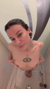 Tu me rejoins pour une petite douche contenu 100 spontan et au naturel