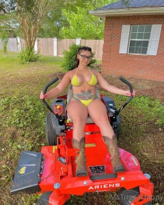 Name all the things you see i could use to make myself cum