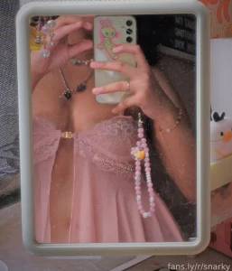 Sunlight moment i tried to take a picture of the back but my mirror part 1