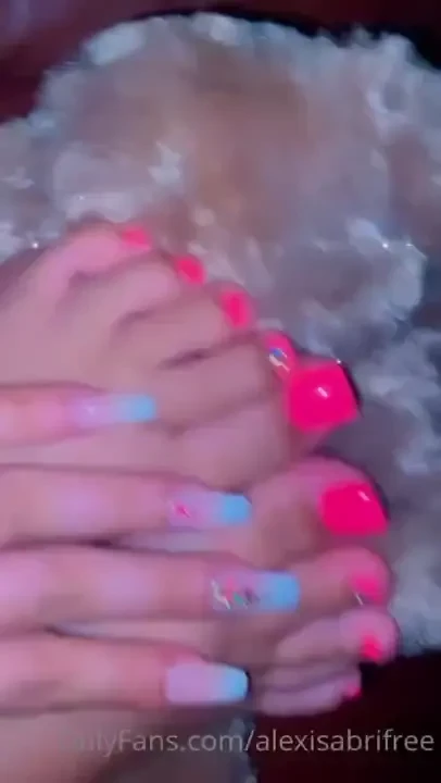 I need to get my toes redone and sucked on 