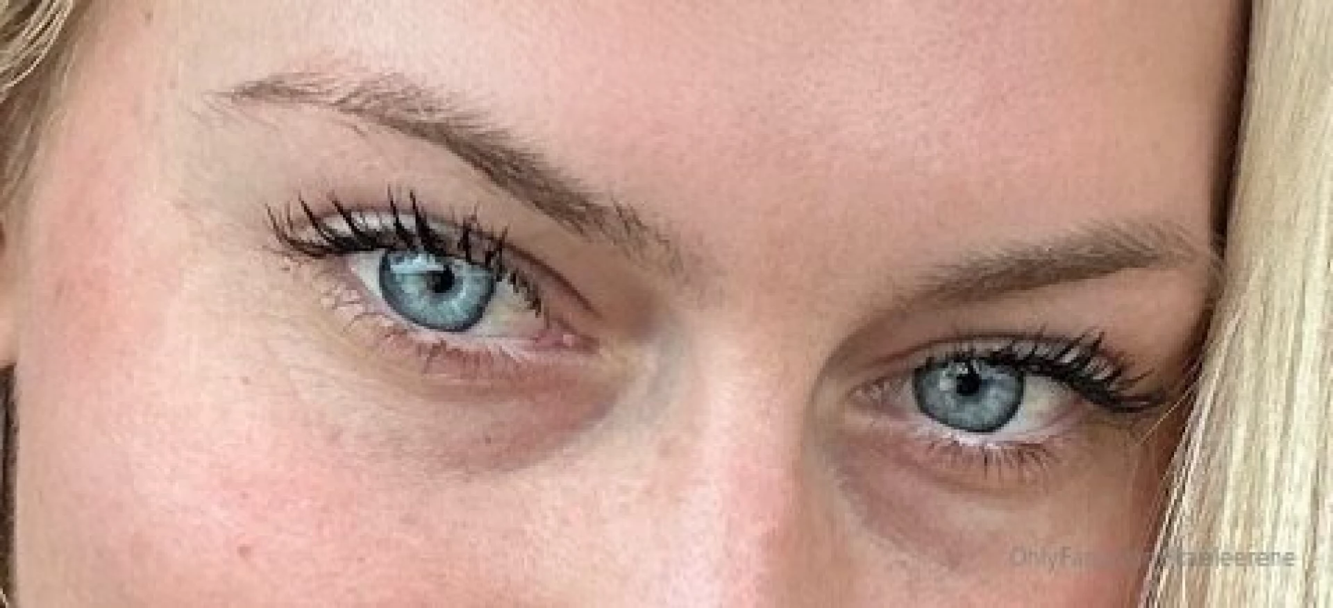 Come and get lost in these beautiful blue eyes 