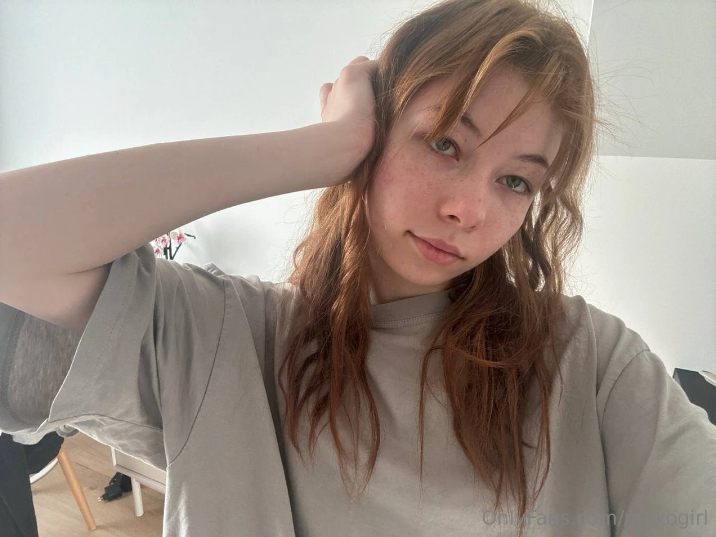 Good morning everyone how do you like my top i always try to look 