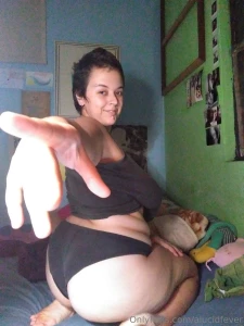 Pics that sweet sweet 23 year old me sent while sexting with someone i