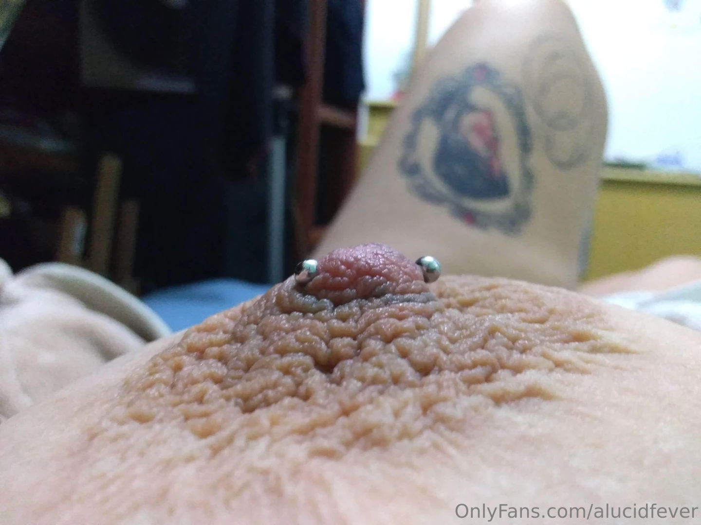 I really wish my nipples where just a biiit bigger when i get cold or part 1 