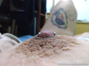 I really wish my nipples where just a biiit bigger when i get cold or part 1