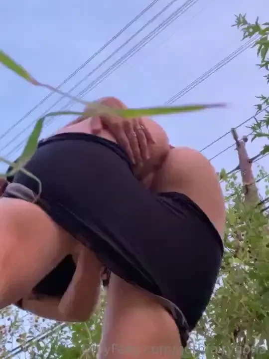 Come take a walk w me hehe 