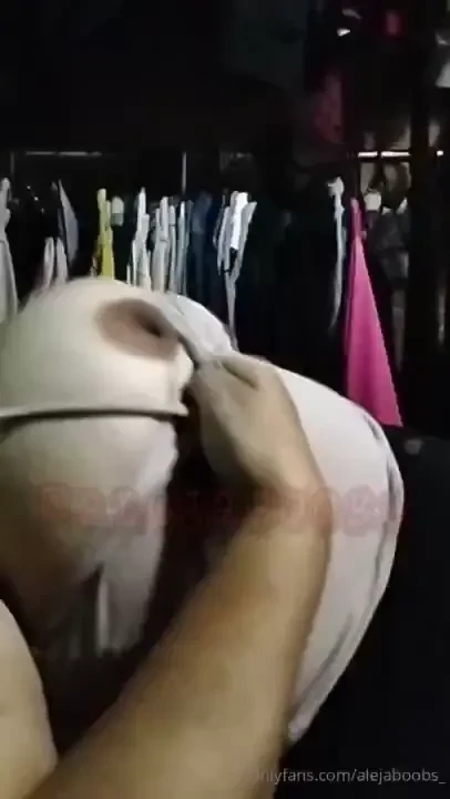 Necesitas una almohada bastante c moda yo te presto mis tetas para que 