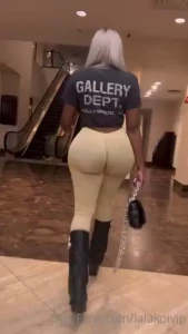 My booty was bootying in the leggings when i did my walk away