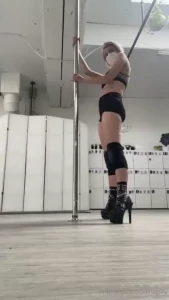 Do yall wanna see pole progress vids choreo is a bit awkward if i get