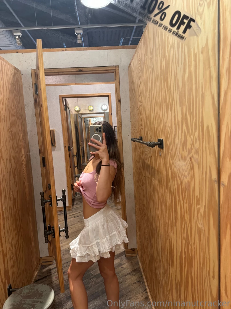 Things got wild in the fitting room 