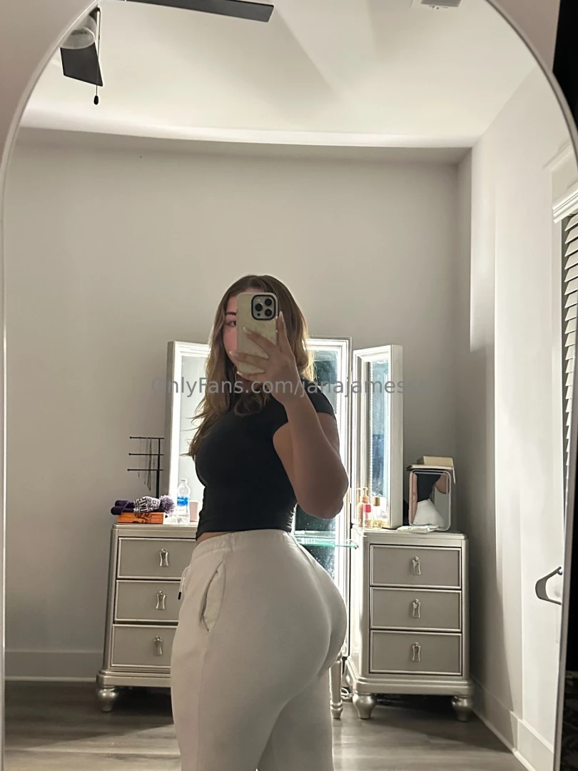 Wanna see my bare ass 
