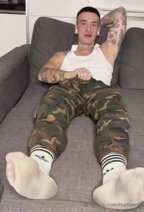 A tutti i miei fan pi porcelli vi aspetto in chat per contenuti su 