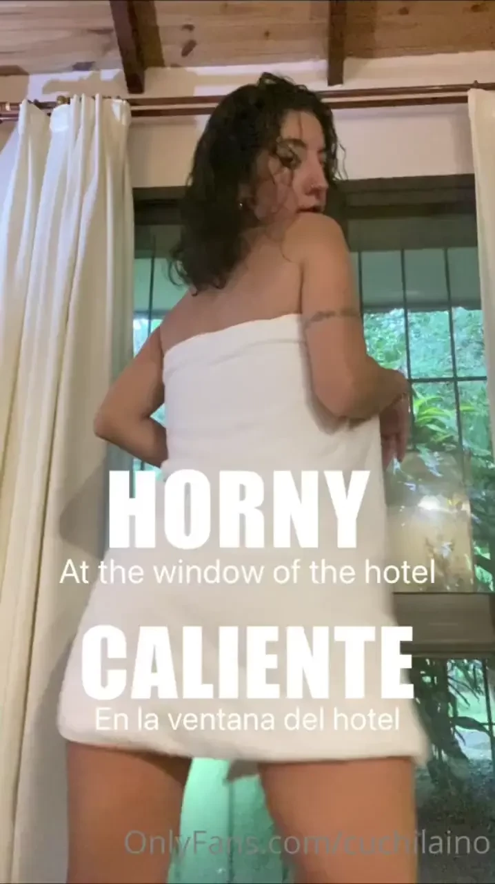 Horny at the window of the hotel 5 99 salgo muy caliente de la ducha y 