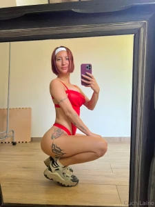 Do you like the way the red looks on me part 1