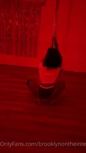 A minute and fourty three seconds of my first pole dance class i may