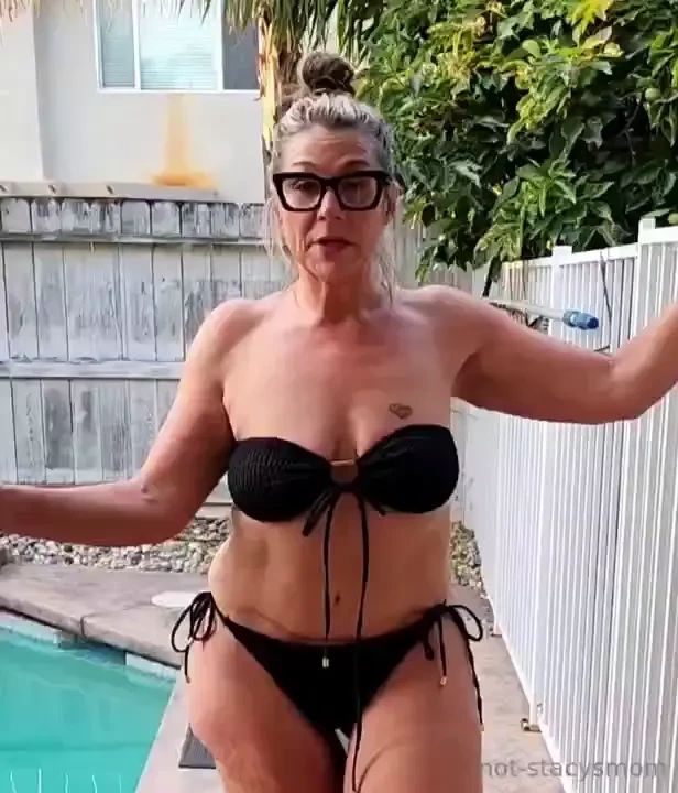 Nothing like having the pool to yourself with peace and quiet 