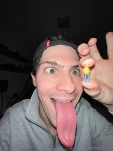 Tinies big feet and big tongue for them to explore macro part 11