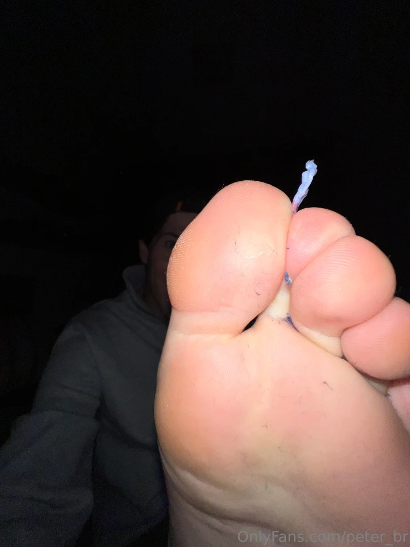 Tinies big feet and big tongue for them to explore macro 