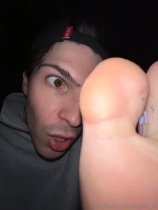 Tinies big feet and big tongue for them to explore macro part 4