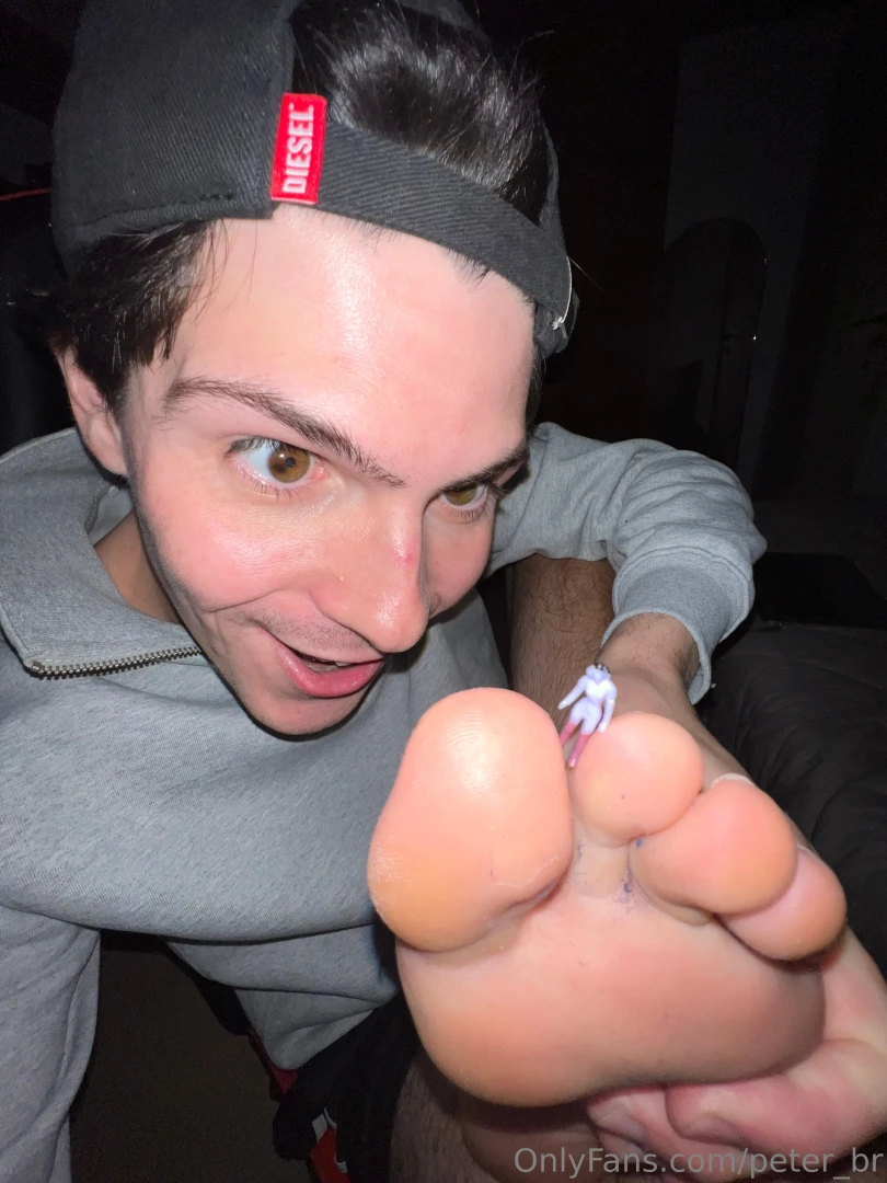 Tinies big feet and big tongue for them to explore macro part 13 