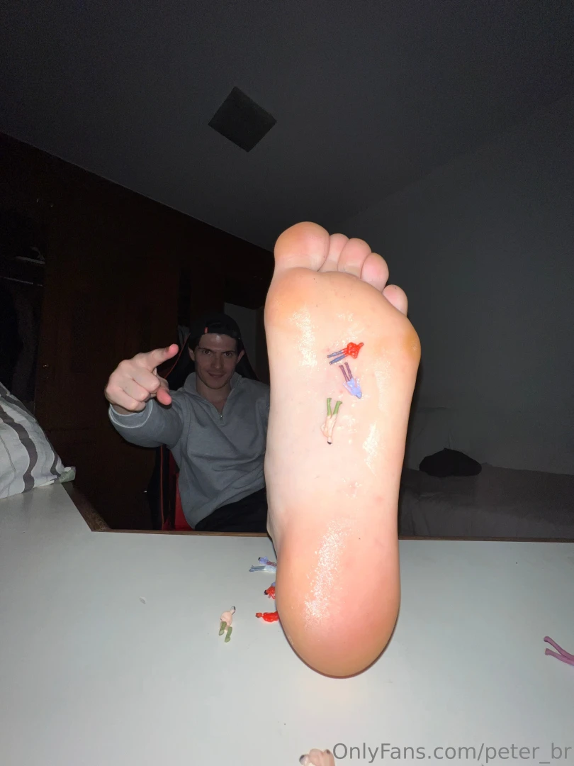 Tinies big feet and big tongue for them to explore macro part 5 