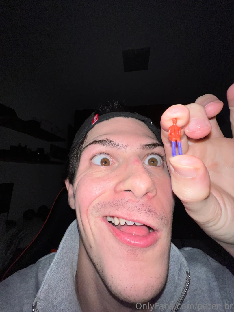 Tinies big feet and big tongue for them to explore macro part 6 