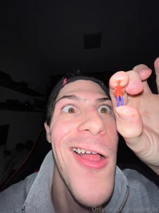 Tinies big feet and big tongue for them to explore macro part 6