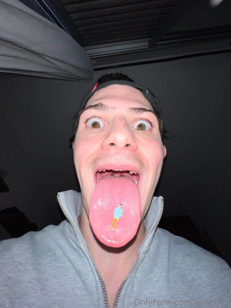 Tinies big feet and big tongue for them to explore macro part 10 