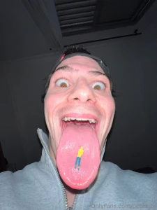 Tinies big feet and big tongue for them to explore macro part 7