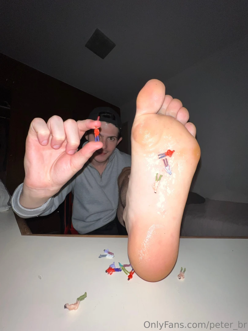 Tinies big feet and big tongue for them to explore macro part 3 