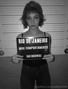 Muito sincera por m rebelde demais pra ligar