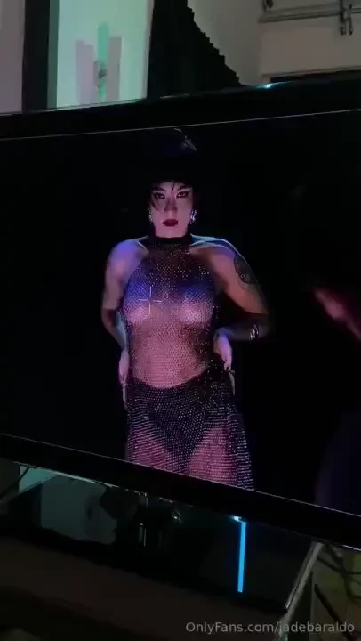 Na frente das c meras onde a arte ganha vida mas nos bastidores onde a 