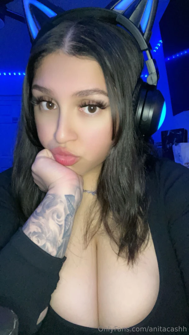 Hey cuties so sorry i haven t been active got a lil busy these past 